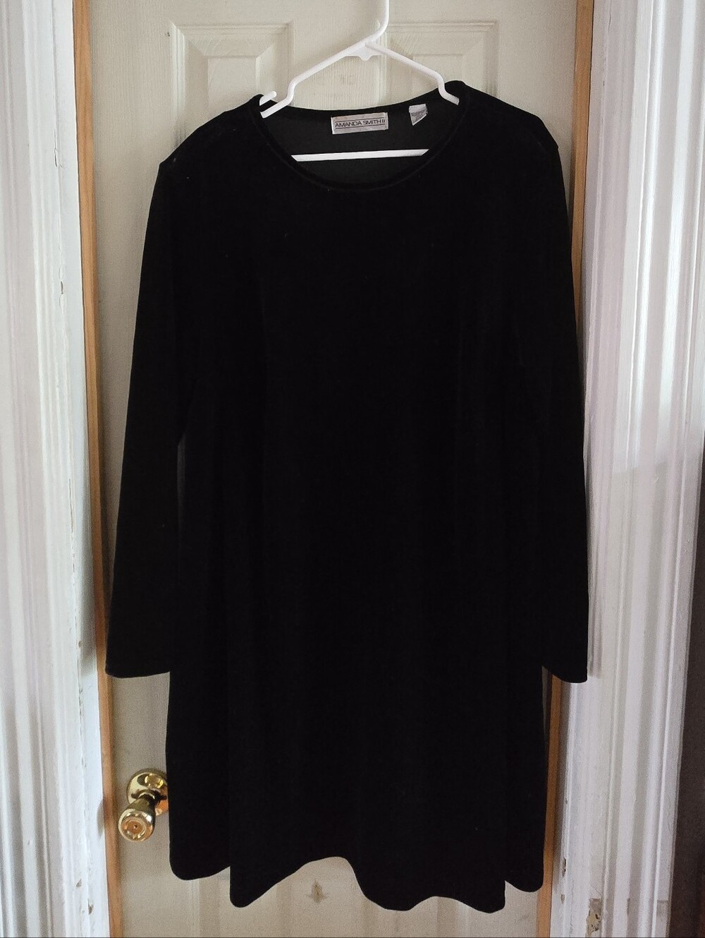 Amanda Smith Black Long Sleeve Shift Dress